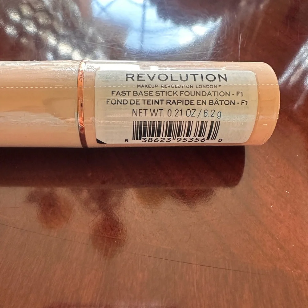 Makeup Revolution Fast‎ Base Stick Foundation F1
